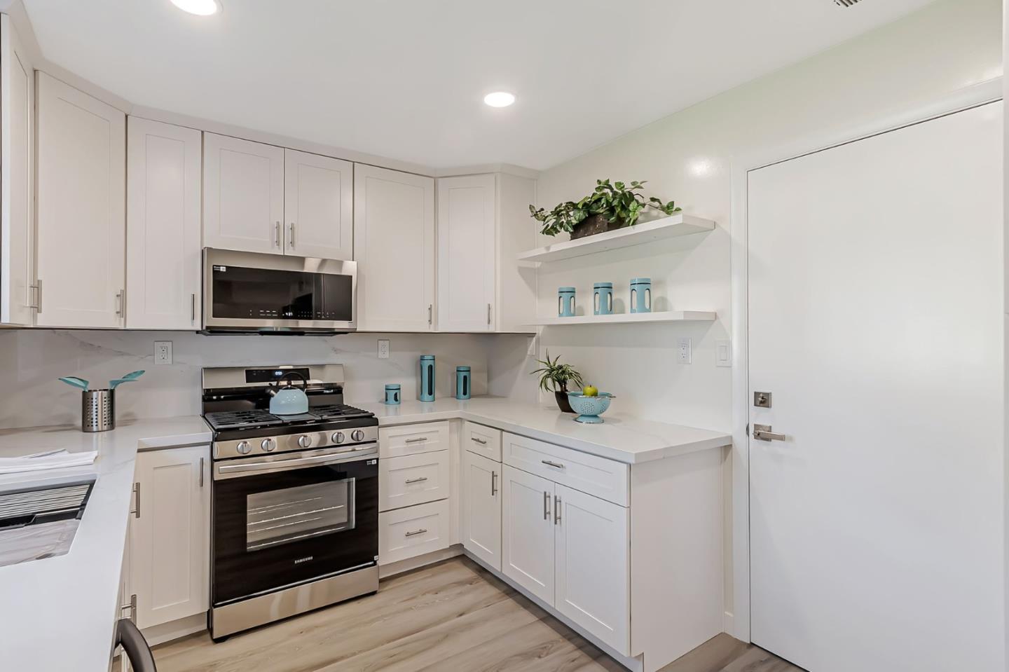 Detail Gallery Image 12 of 34 For 1382 Keoncrest Ave, San Jose,  CA 95110 - 3 Beds | 1 Baths