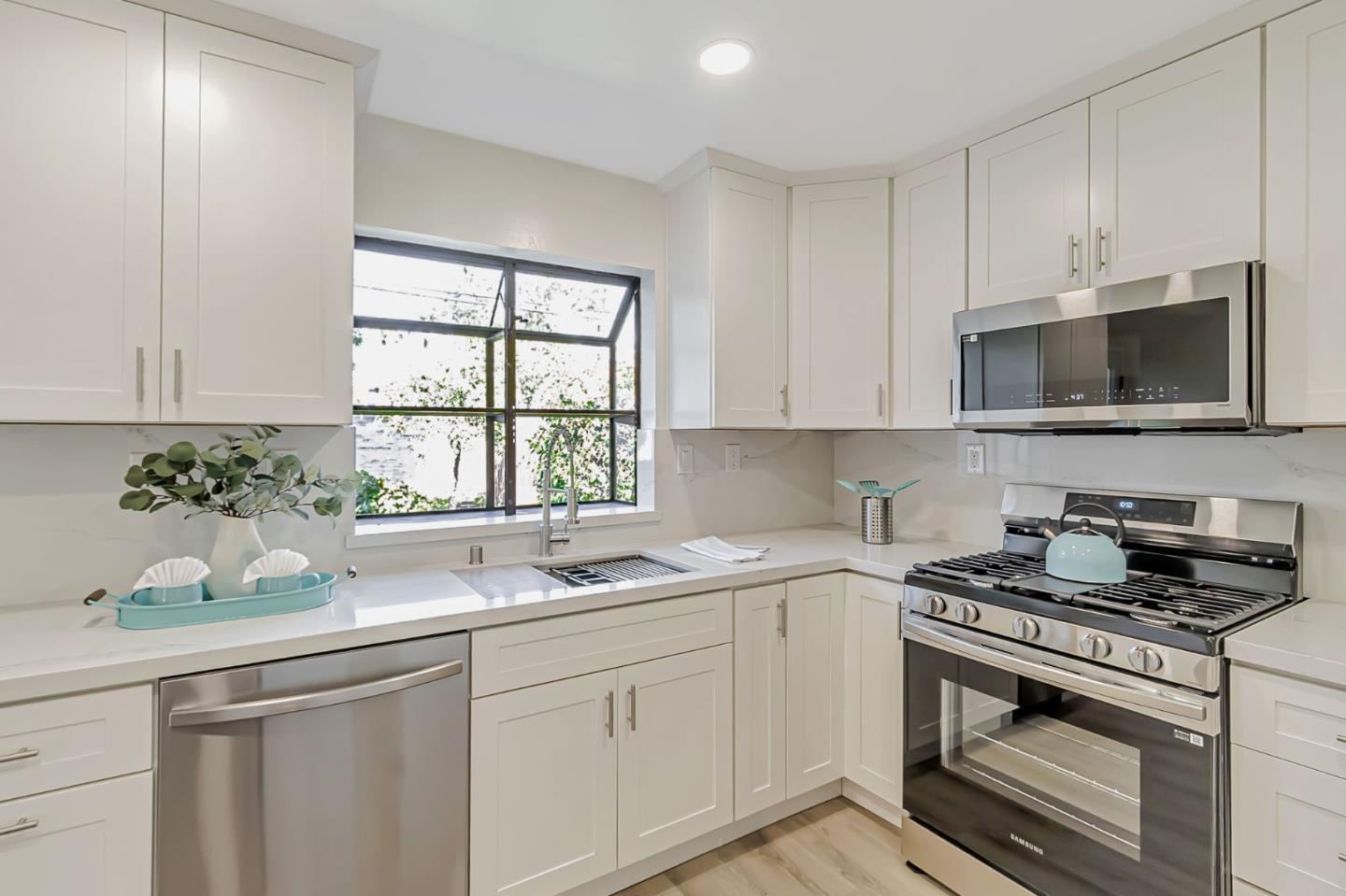 Detail Gallery Image 13 of 34 For 1382 Keoncrest Ave, San Jose,  CA 95110 - 3 Beds | 1 Baths