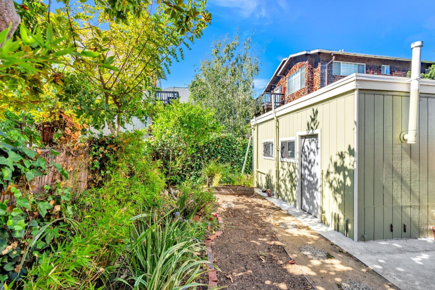 Detail Gallery Image 8 of 11 For 2347 Woolsey St, Berkeley,  CA 94705 - – Beds | – Baths