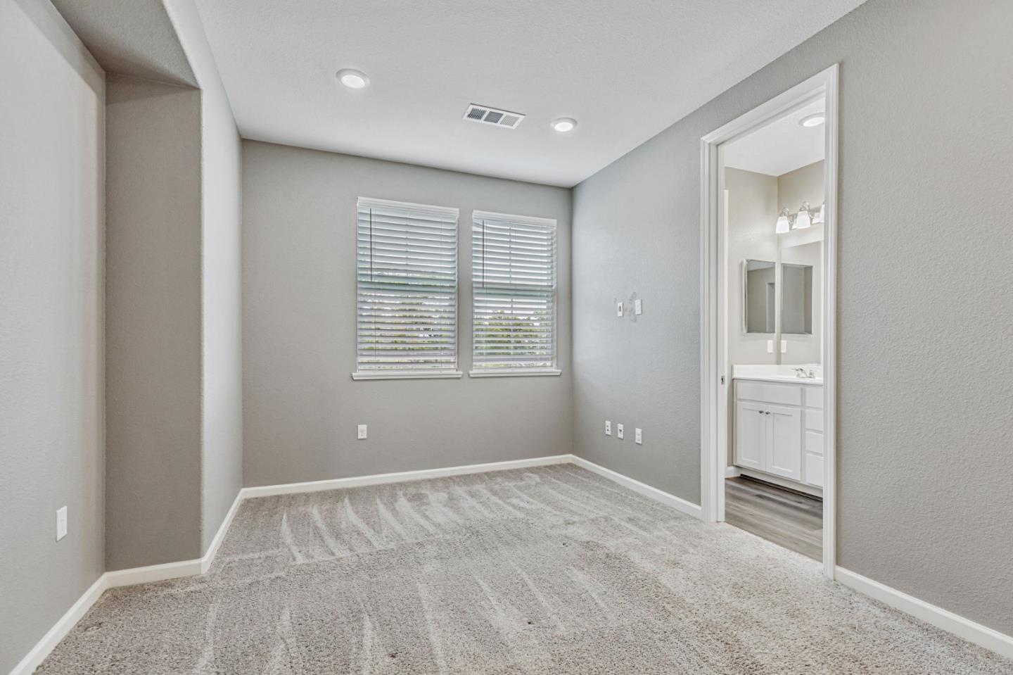 Detail Gallery Image 10 of 25 For 6436 Laguna Seca Ln, Gilroy,  CA 95020 - 3 Beds | 2/1 Baths