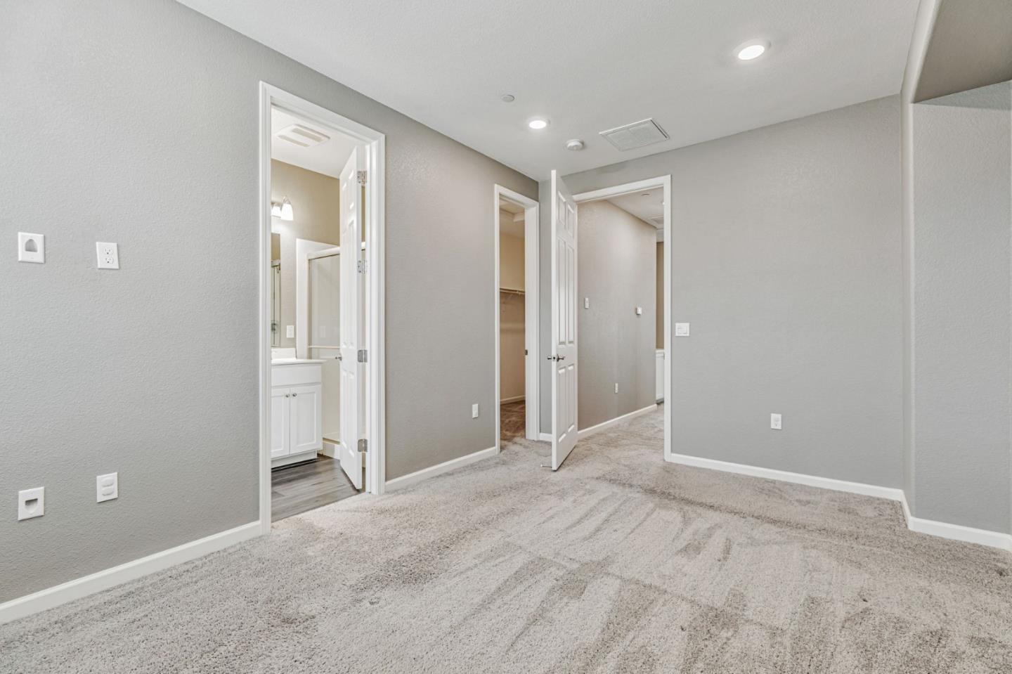 Detail Gallery Image 11 of 25 For 6436 Laguna Seca Ln, Gilroy,  CA 95020 - 3 Beds | 2/1 Baths