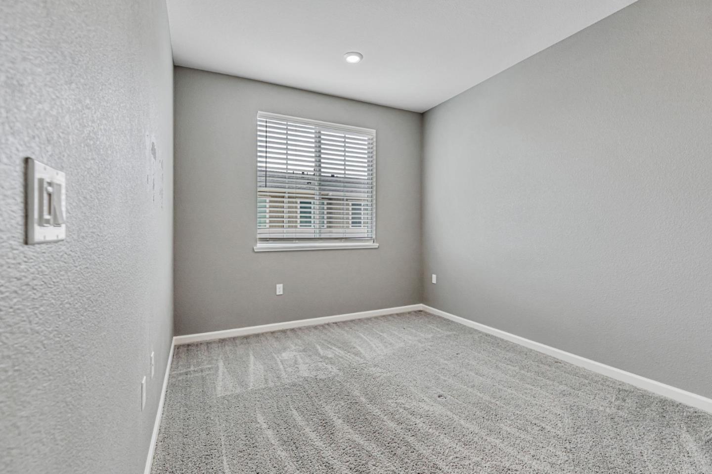 Detail Gallery Image 12 of 25 For 6436 Laguna Seca Ln, Gilroy,  CA 95020 - 3 Beds | 2/1 Baths