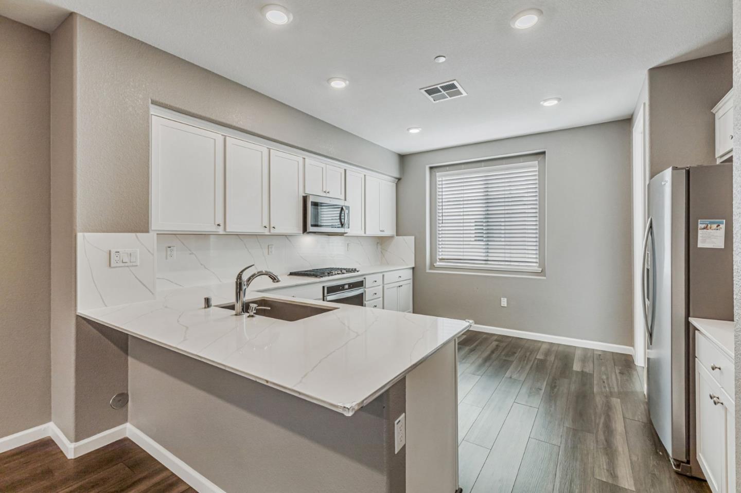 Detail Gallery Image 9 of 25 For 6436 Laguna Seca Ln, Gilroy,  CA 95020 - 3 Beds | 2/1 Baths