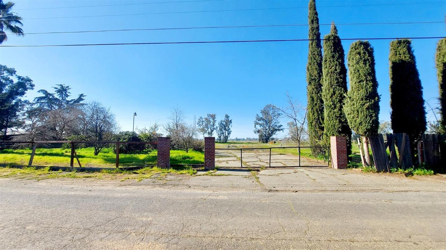 Detail Gallery Image 3 of 5 For 7304 Hedge Ave, Sacramento,  CA 95829 - – Beds | – Baths