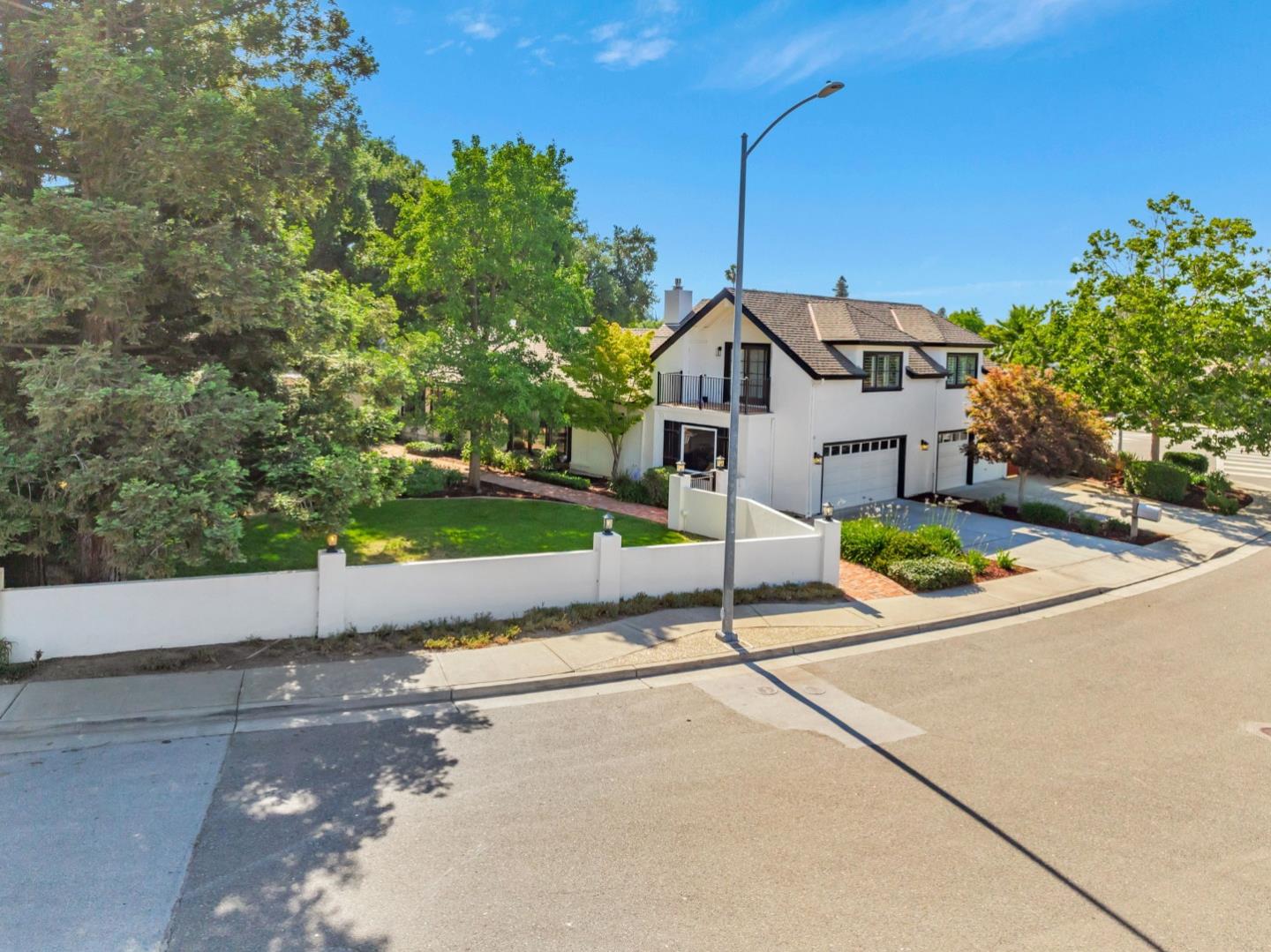 Detail Gallery Image 4 of 58 For 16995 Pine Way, Morgan Hill,  CA 95037 - 5 Beds | 3/1 Baths