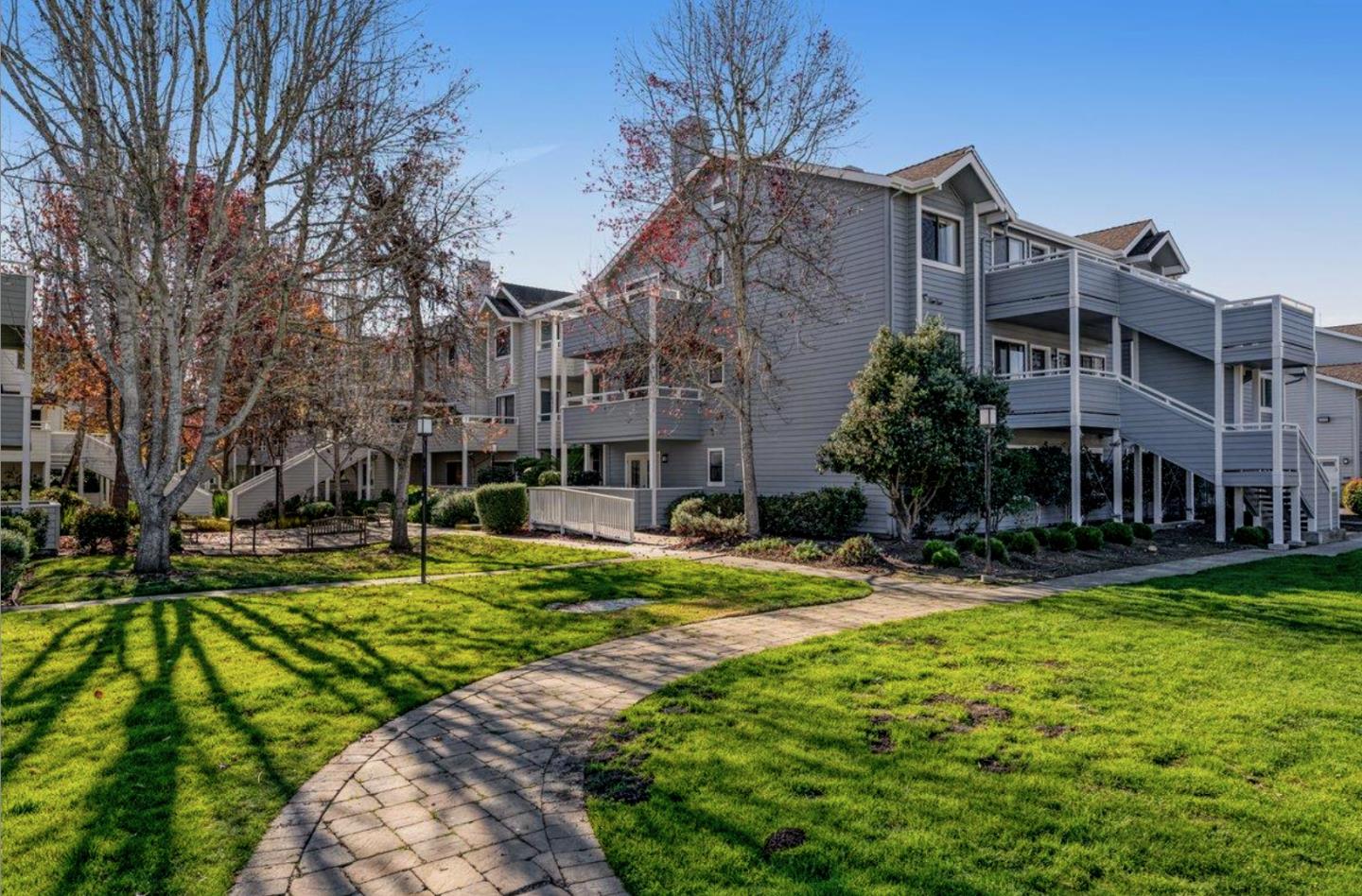 Detail Gallery Image 15 of 23 For 41 Grandview St #702,  Santa Cruz,  CA 95060 - 1 Beds | 1 Baths