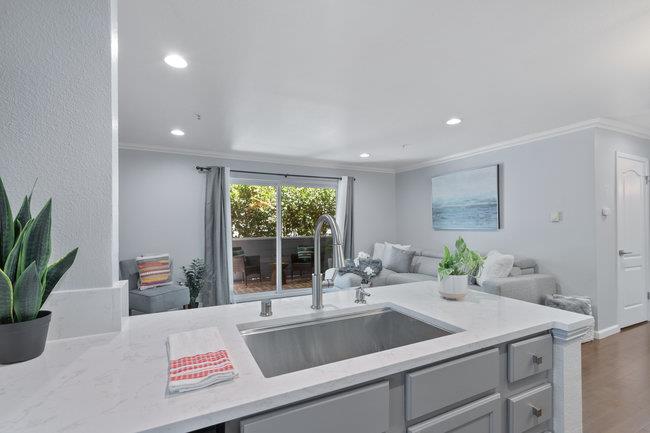 Detail Gallery Image 9 of 23 For 41 Grandview St #702,  Santa Cruz,  CA 95060 - 1 Beds | 1 Baths