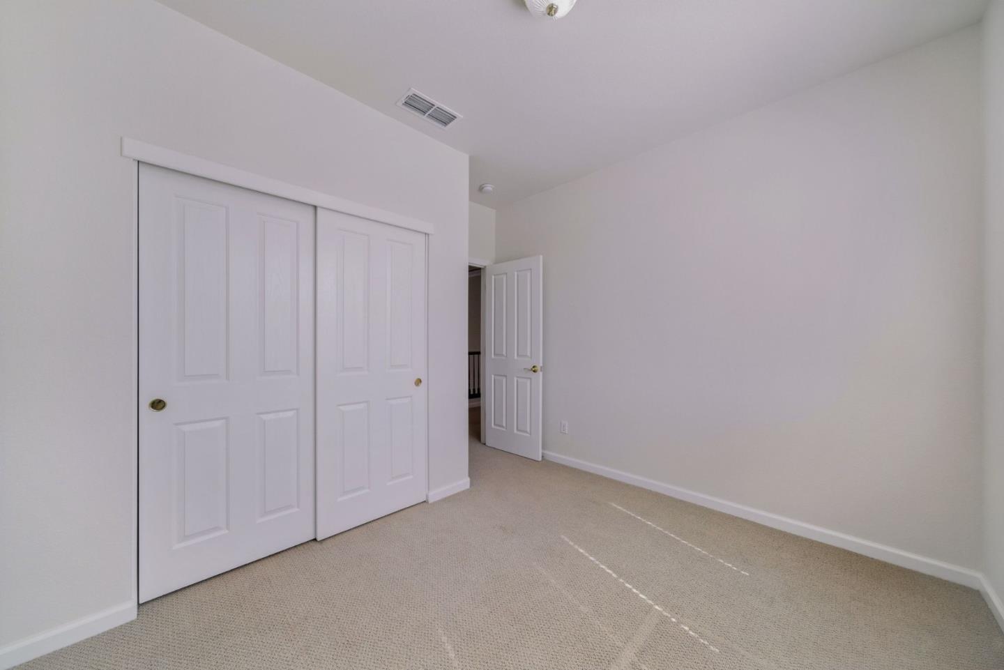 Detail Gallery Image 13 of 38 For 10368 via Cinta Ct, Elk Grove,  CA 95757 - 5 Beds | 3/1 Baths