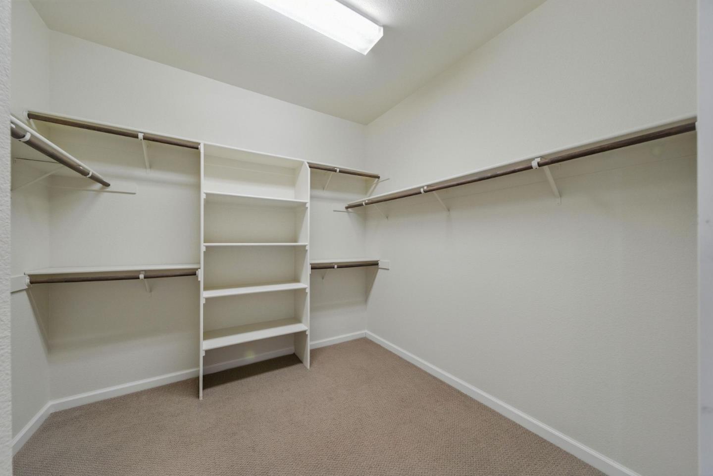 Detail Gallery Image 20 of 38 For 10368 via Cinta Ct, Elk Grove,  CA 95757 - 5 Beds | 3/1 Baths