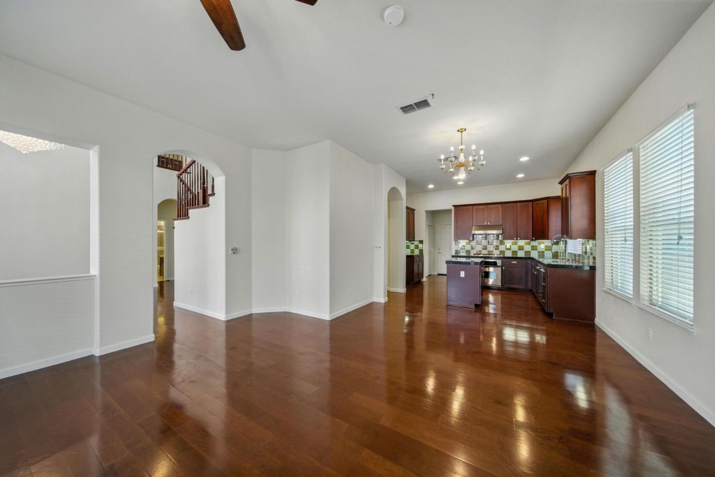 Detail Gallery Image 22 of 38 For 10368 via Cinta Ct, Elk Grove,  CA 95757 - 5 Beds | 3/1 Baths