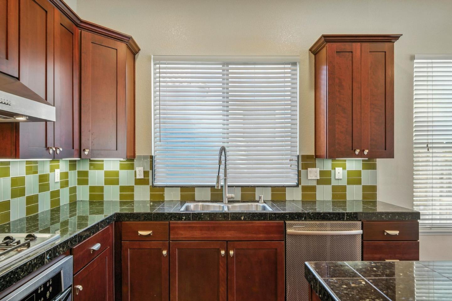 Detail Gallery Image 24 of 38 For 10368 via Cinta Ct, Elk Grove,  CA 95757 - 5 Beds | 3/1 Baths