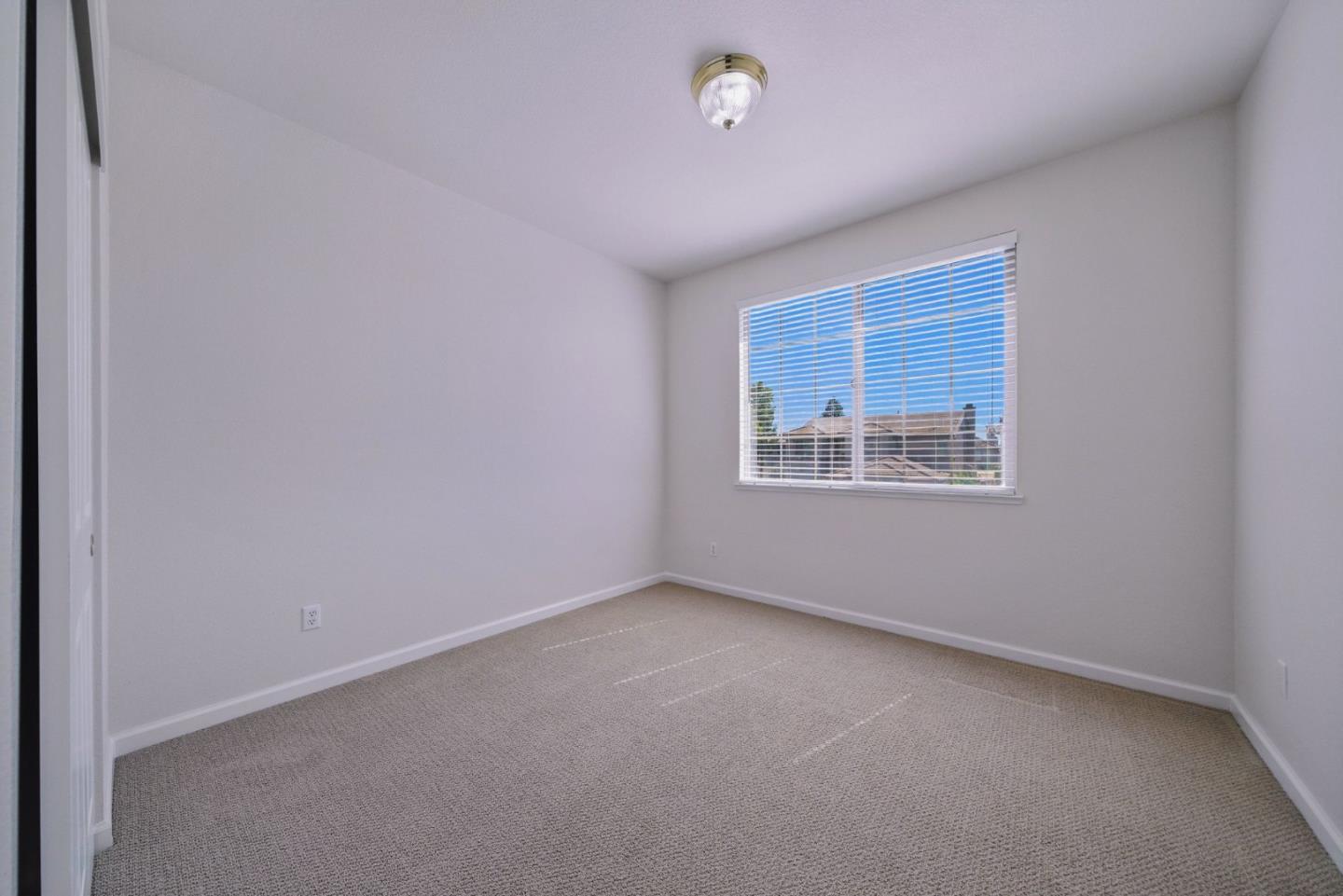 Detail Gallery Image 32 of 38 For 10368 via Cinta Ct, Elk Grove,  CA 95757 - 5 Beds | 3/1 Baths