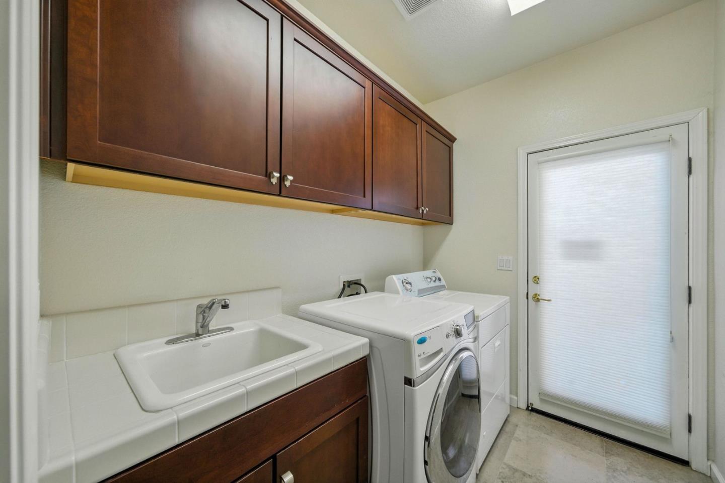 Detail Gallery Image 37 of 38 For 10368 via Cinta Ct, Elk Grove,  CA 95757 - 5 Beds | 3/1 Baths