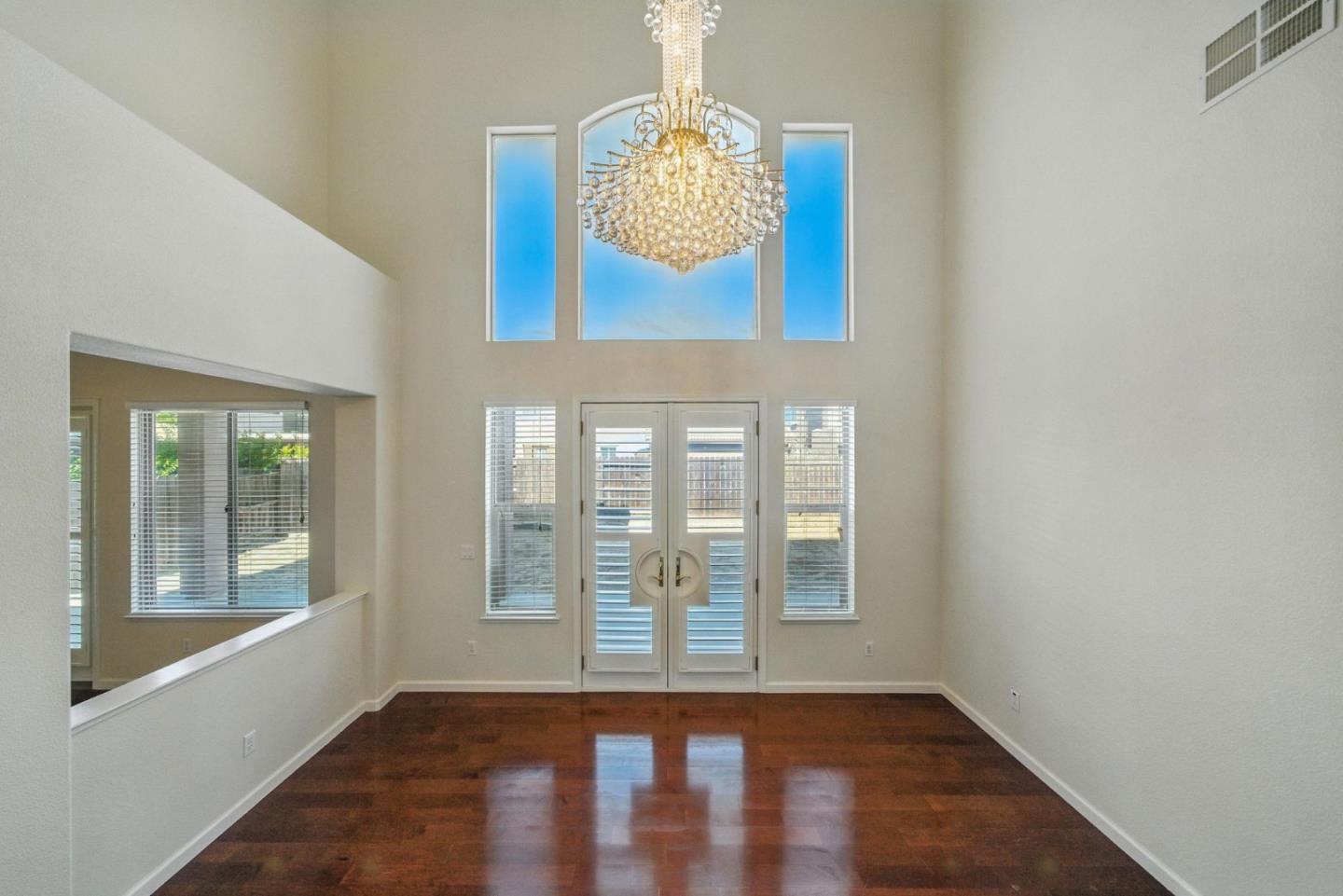 Detail Gallery Image 6 of 38 For 10368 via Cinta Ct, Elk Grove,  CA 95757 - 5 Beds | 3/1 Baths