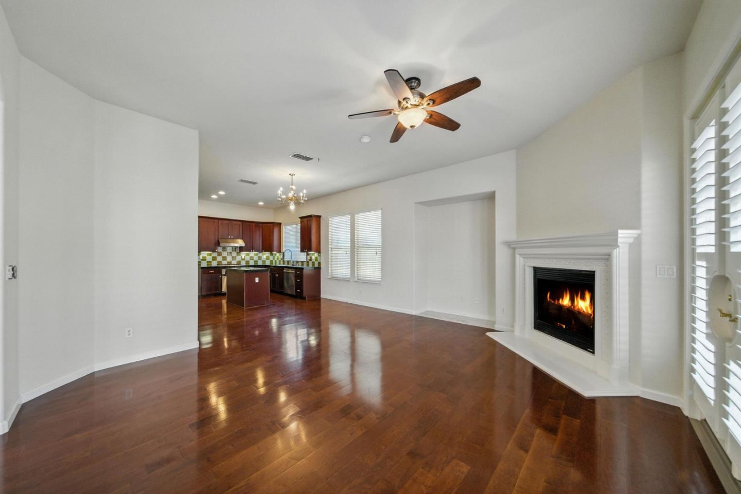 Detail Gallery Image 7 of 38 For 10368 via Cinta Ct, Elk Grove,  CA 95757 - 5 Beds | 3/1 Baths
