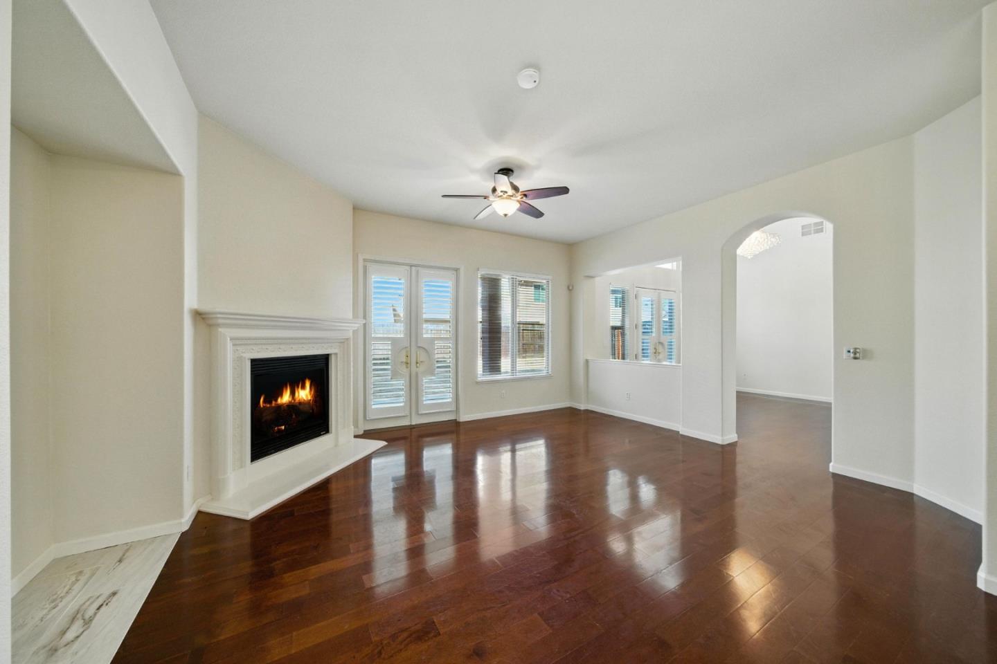 Detail Gallery Image 8 of 38 For 10368 via Cinta Ct, Elk Grove,  CA 95757 - 5 Beds | 3/1 Baths