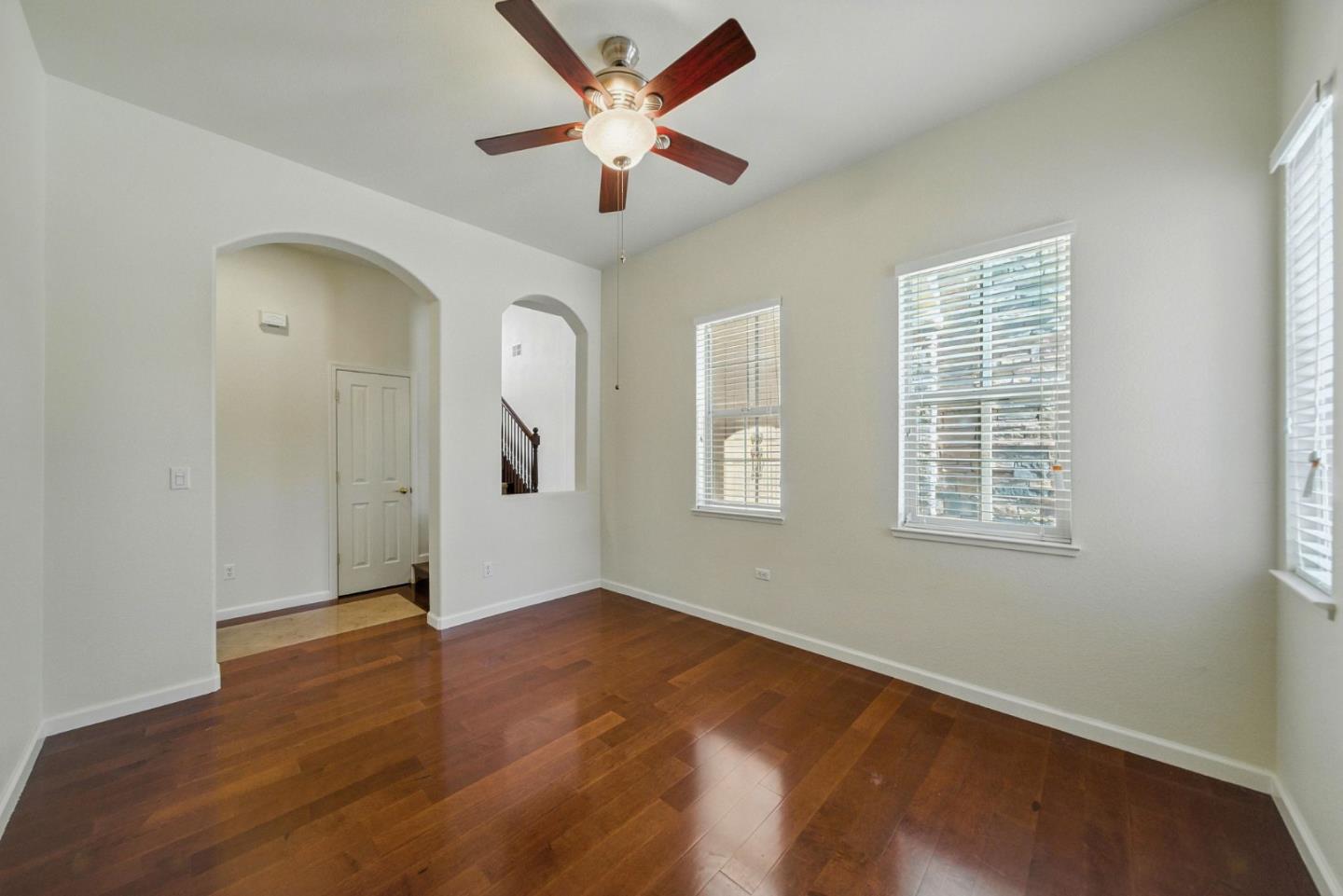 Detail Gallery Image 9 of 38 For 10368 via Cinta Ct, Elk Grove,  CA 95757 - 5 Beds | 3/1 Baths