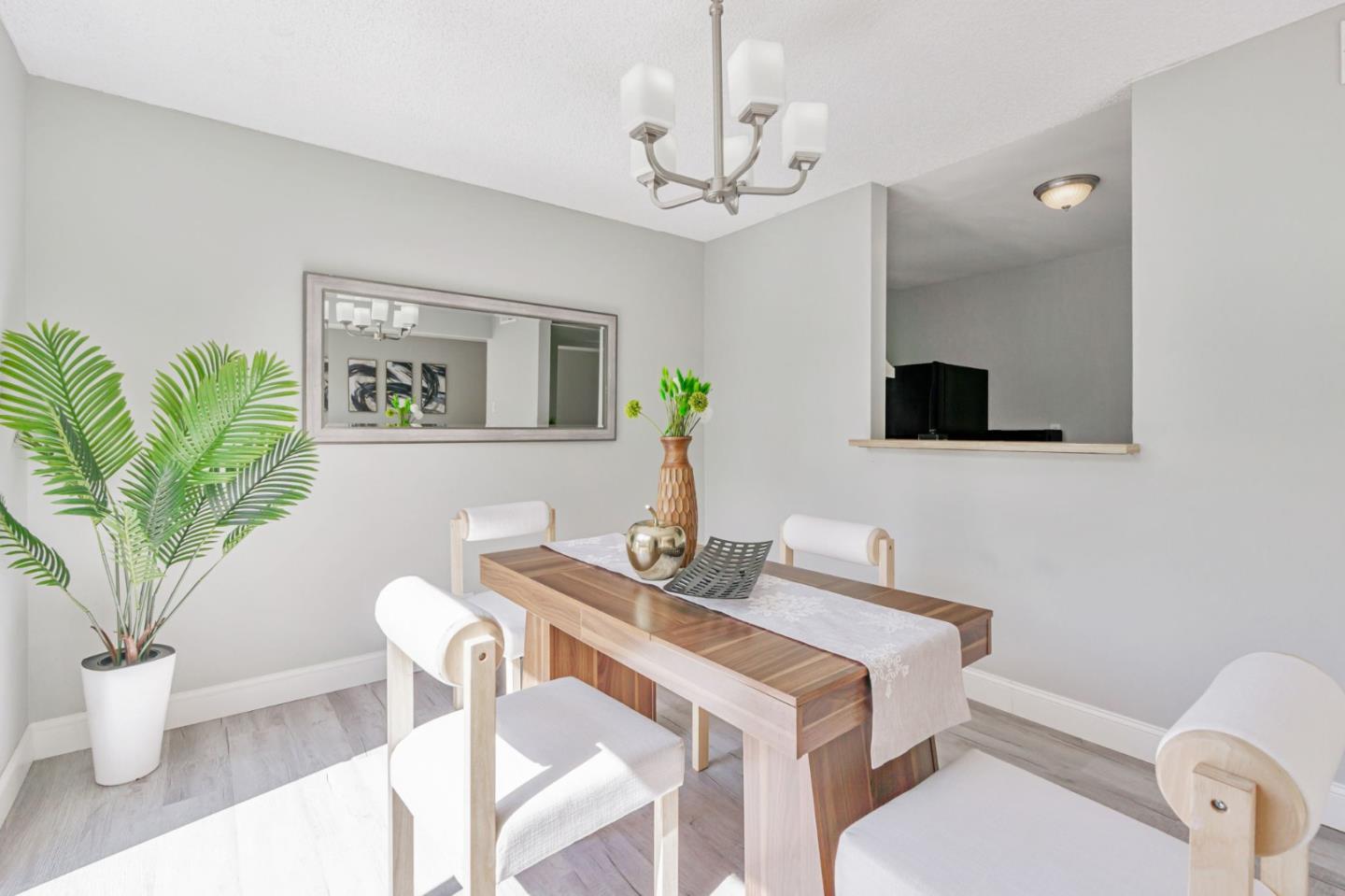 Detail Gallery Image 5 of 11 For 1680 Laguna St #H,  Concord,  CA 94520 - 2 Beds | 1 Baths