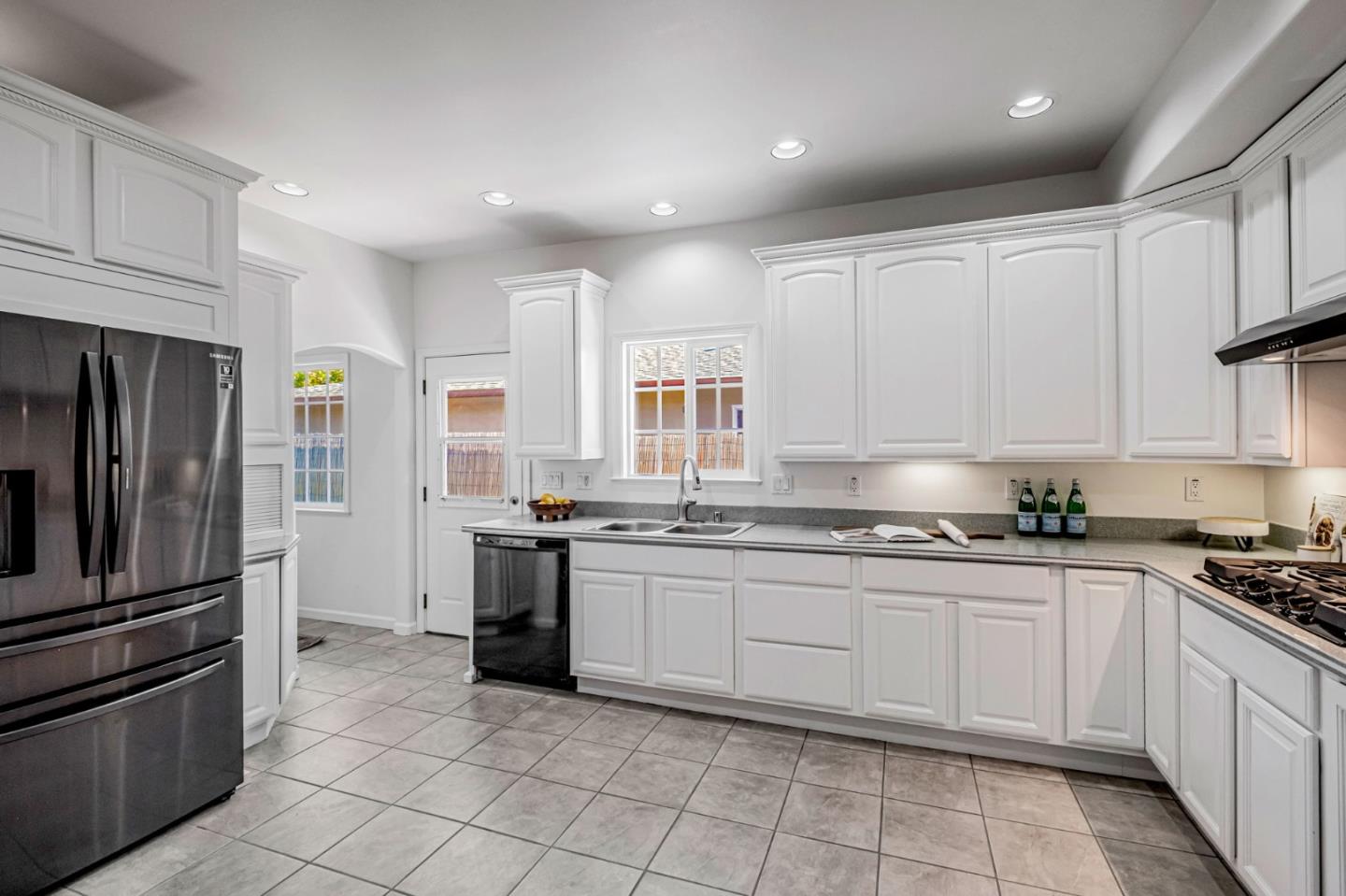 Detail Gallery Image 11 of 32 For 1740 47th Ave, Capitola,  CA 95010 - 3 Beds | 3 Baths