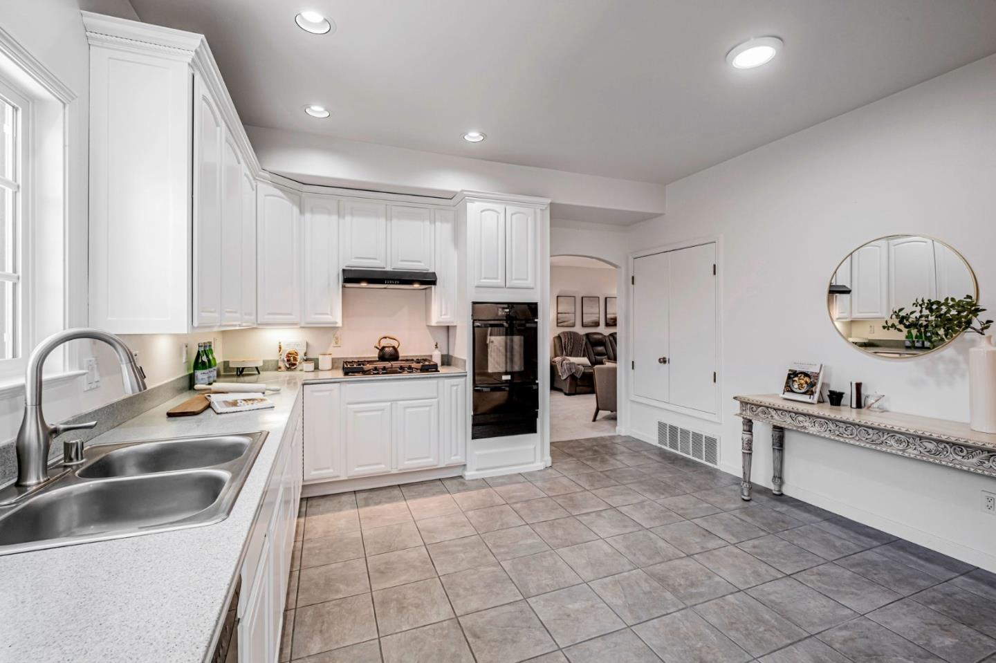 Detail Gallery Image 9 of 32 For 1740 47th Ave, Capitola,  CA 95010 - 3 Beds | 3 Baths