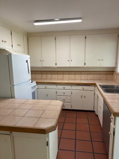 Detail Gallery Image 4 of 7 For 220 Arbor Ave, Santa Cruz,  CA 95062 - 2 Beds | 2 Baths