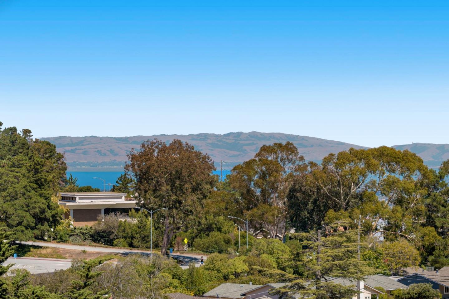 Detail Gallery Image 13 of 41 For 128 Rosewood Lane Ln, San Mateo,  CA 94402 - 4 Beds | 4/1 Baths