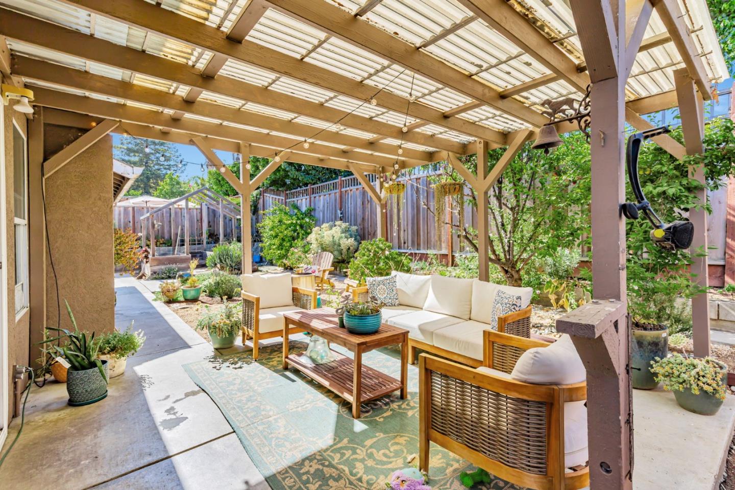 Detail Gallery Image 10 of 11 For 1531 Brighton Dr, Hollister,  CA 95023 - 4 Beds | 2 Baths