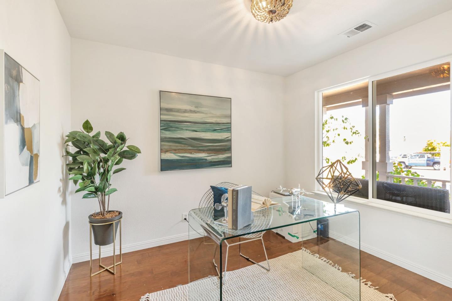 Detail Gallery Image 5 of 11 For 1531 Brighton Dr, Hollister,  CA 95023 - 4 Beds | 2 Baths