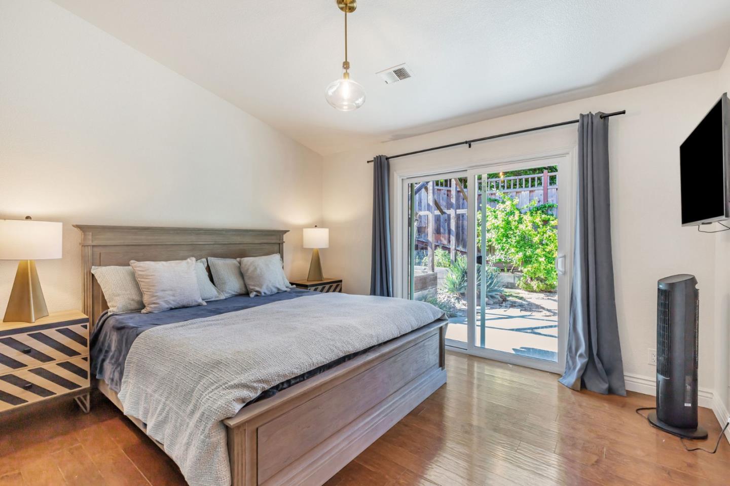 Detail Gallery Image 7 of 11 For 1531 Brighton Dr, Hollister,  CA 95023 - 4 Beds | 2 Baths