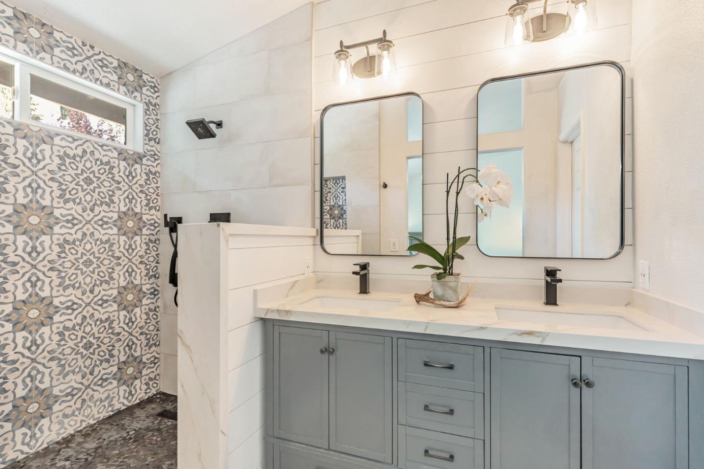 Detail Gallery Image 8 of 11 For 1531 Brighton Dr, Hollister,  CA 95023 - 4 Beds | 2 Baths