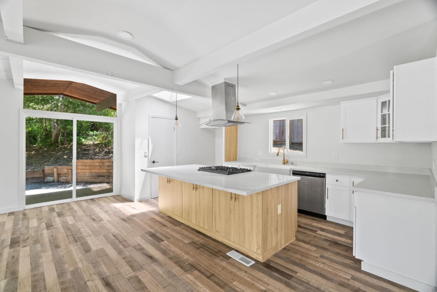 Detail Gallery Image 9 of 39 For 15965 Forest Hill Dr, Boulder Creek,  CA 95006 - 3 Beds | 2 Baths