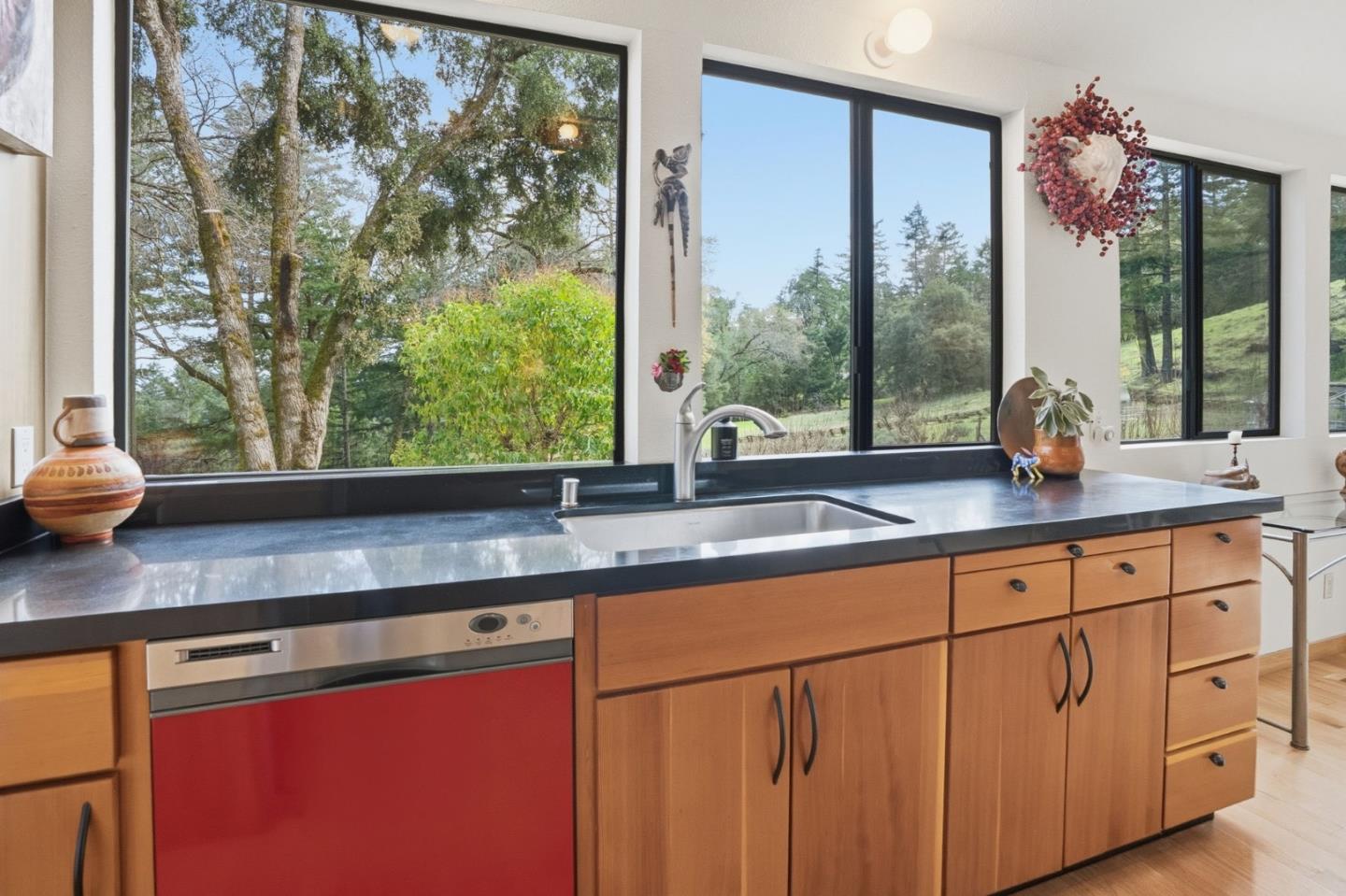 Detail Gallery Image 20 of 41 For 19118 Old Vineyard Rd, Los Gatos,  CA 95033 - 3 Beds | 2/1 Baths