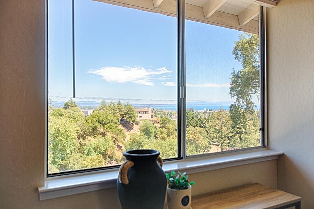 Detail Gallery Image 18 of 30 For 121 Palo Verde Ter, Santa Cruz,  CA 95060 - 3 Beds | 1/1 Baths