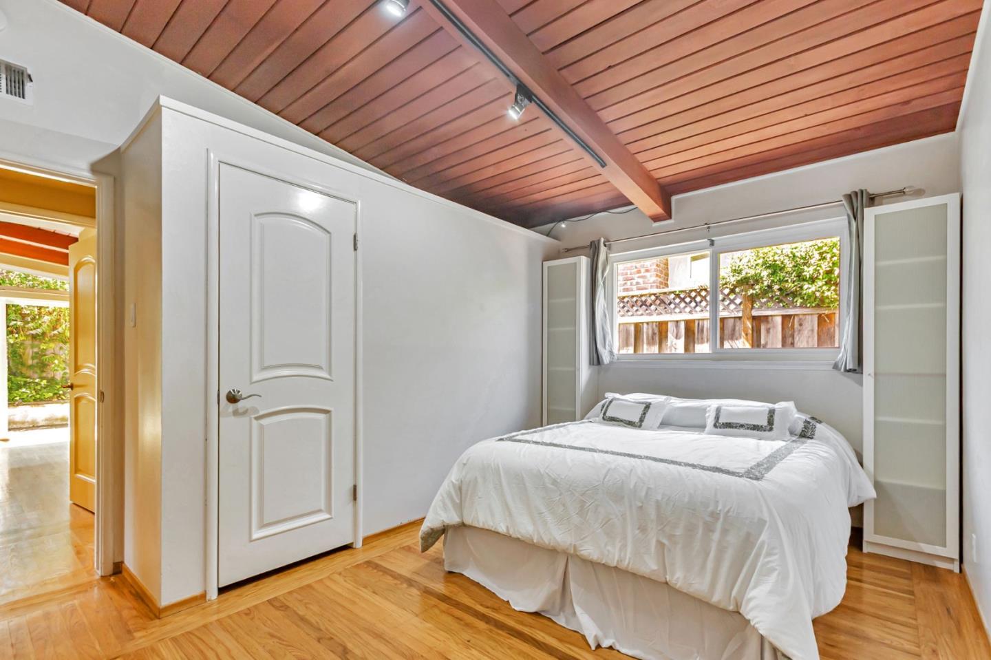 Detail Gallery Image 19 of 43 For 315 Anna Ave, Mountain View,  CA 94043 - 4 Beds | 2 Baths