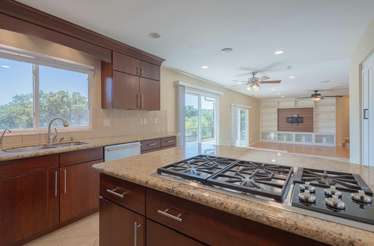 Detail Gallery Image 16 of 60 For 19608 Brentwood Ct, Salinas,  CA 93907 - 3 Beds | 2/1 Baths