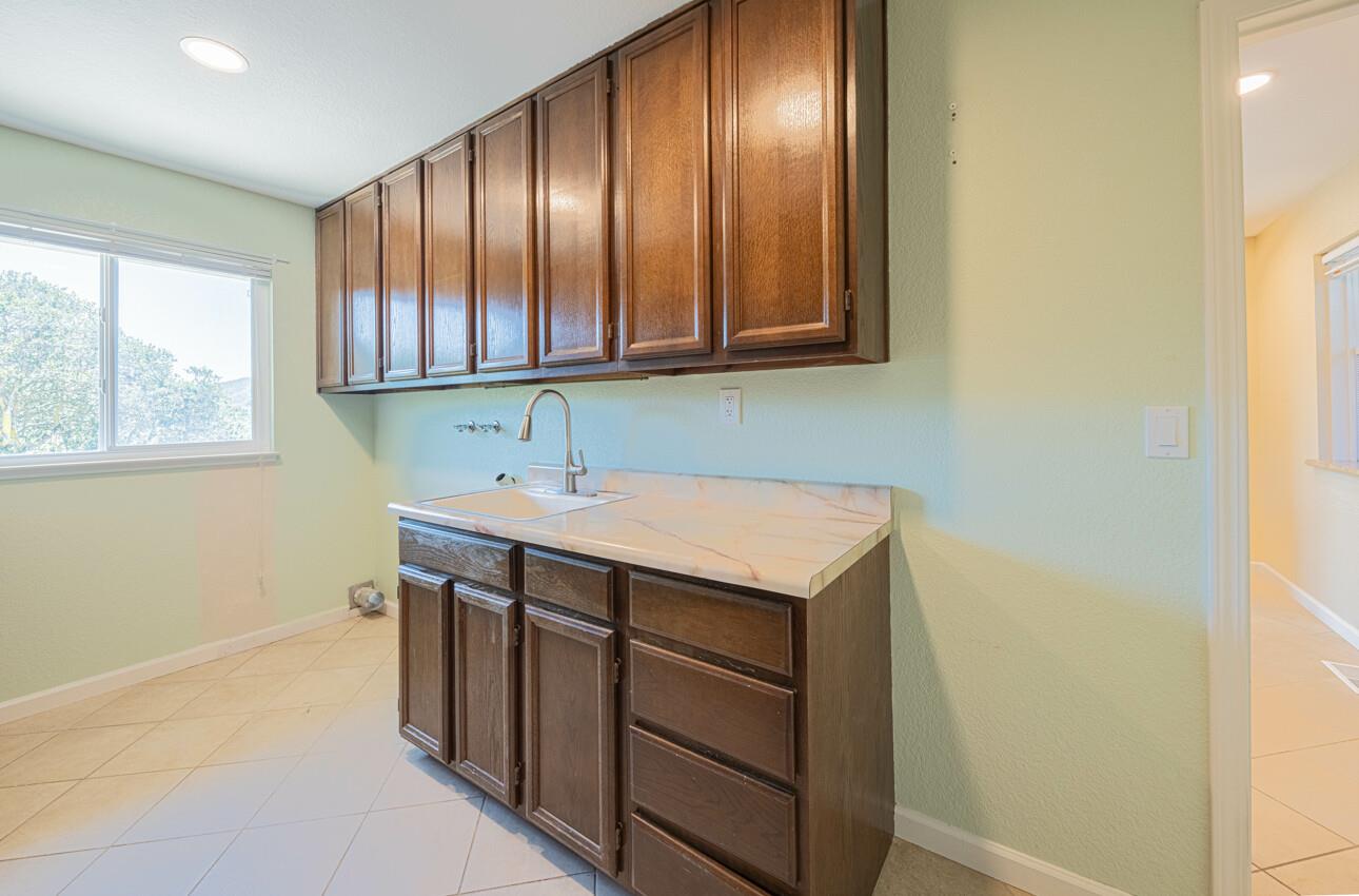 Detail Gallery Image 19 of 60 For 19608 Brentwood Ct, Salinas,  CA 93907 - 3 Beds | 2/1 Baths