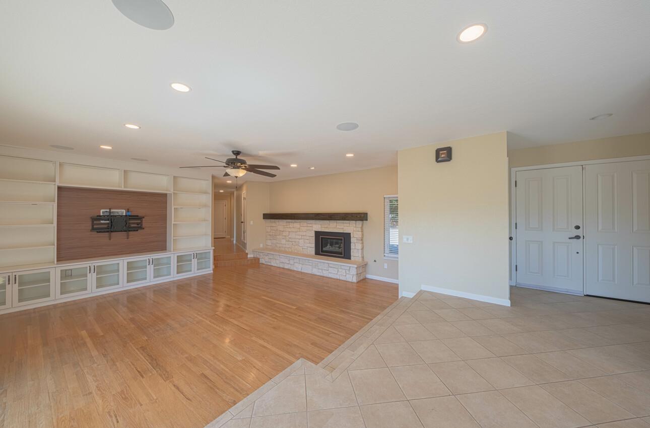 Detail Gallery Image 6 of 60 For 19608 Brentwood Ct, Salinas,  CA 93907 - 3 Beds | 2/1 Baths