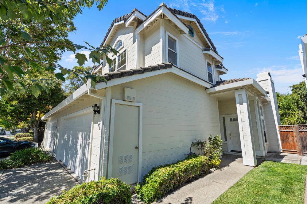 Detail Gallery Image 3 of 47 For 5445 Ontario Cmn, Fremont,  CA 94555 - 2 Beds | 2/1 Baths