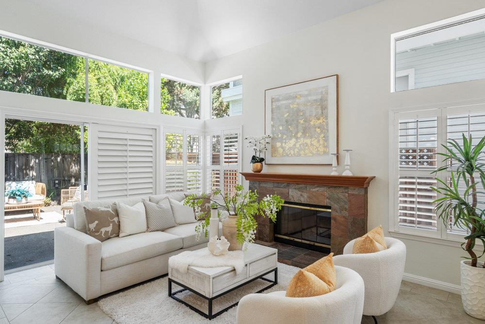 Detail Gallery Image 4 of 47 For 5445 Ontario Cmn, Fremont,  CA 94555 - 2 Beds | 2/1 Baths