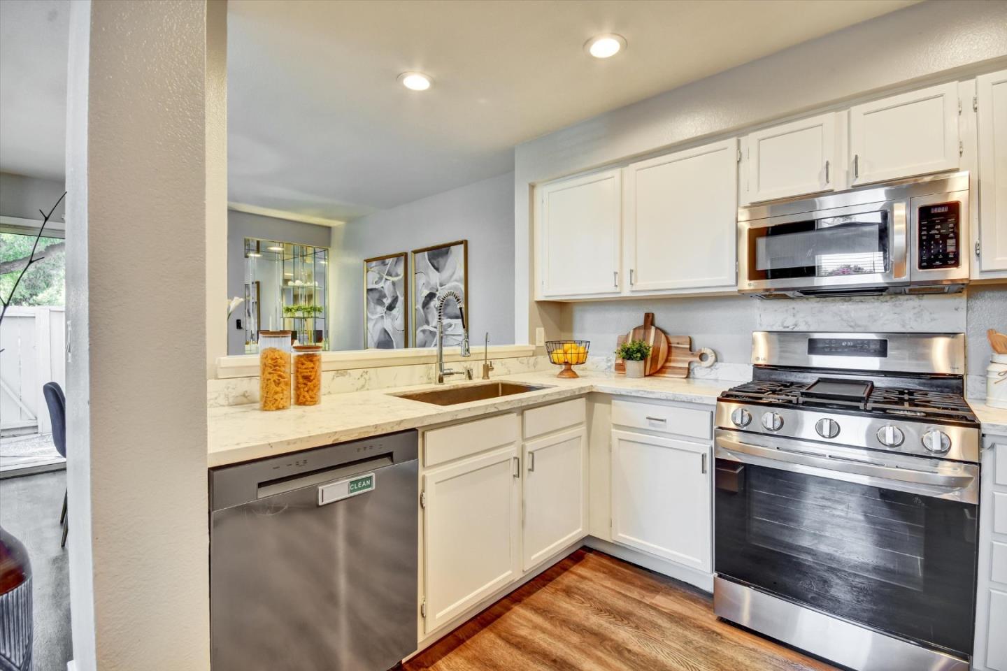 Detail Gallery Image 9 of 33 For 150 Yasou Demas Way, San Jose,  CA 95119 - 3 Beds | 3 Baths