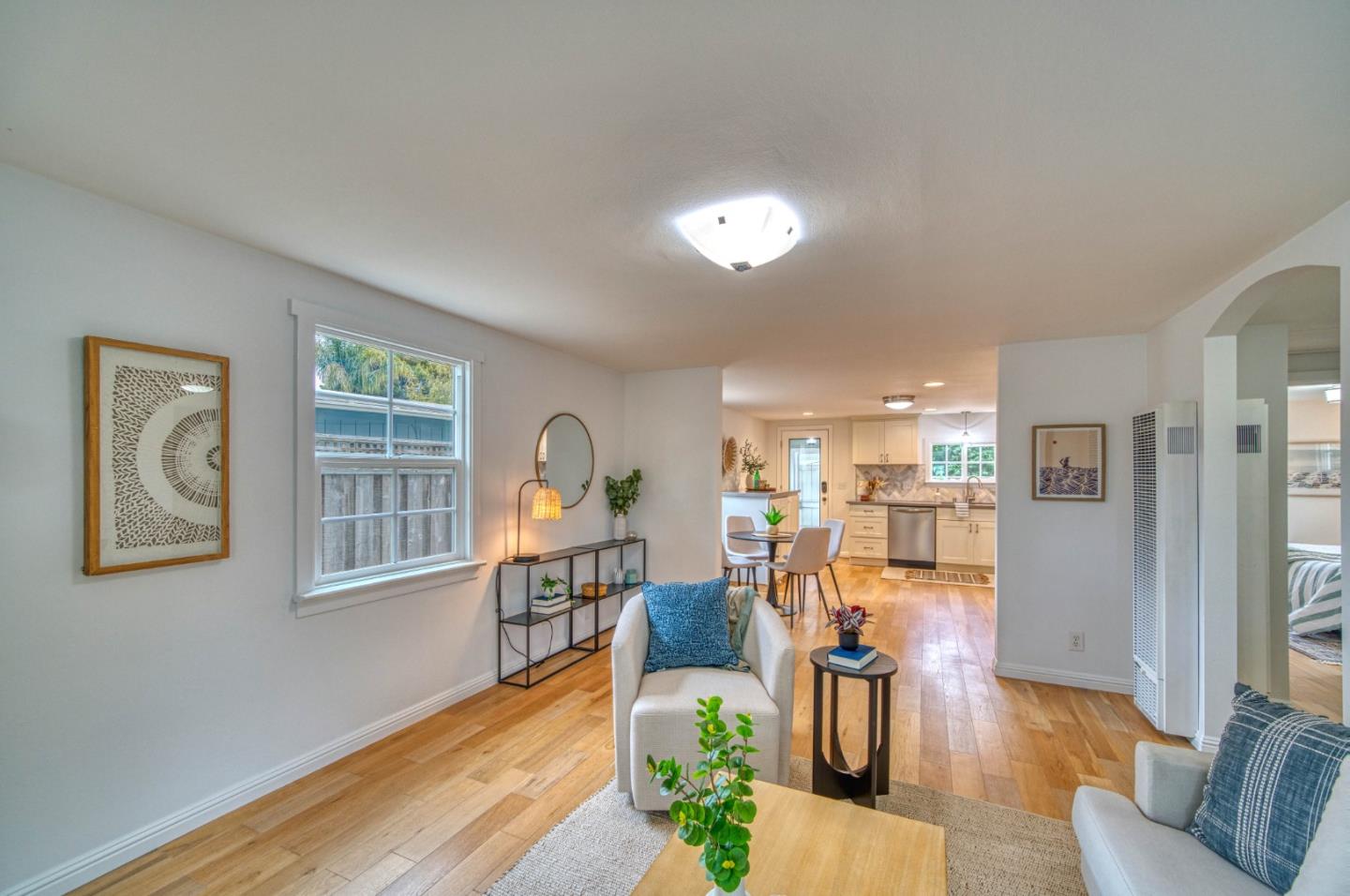 Detail Gallery Image 4 of 37 For 1749 43rd Ave, Capitola,  CA 95010 - 2 Beds | 1 Baths