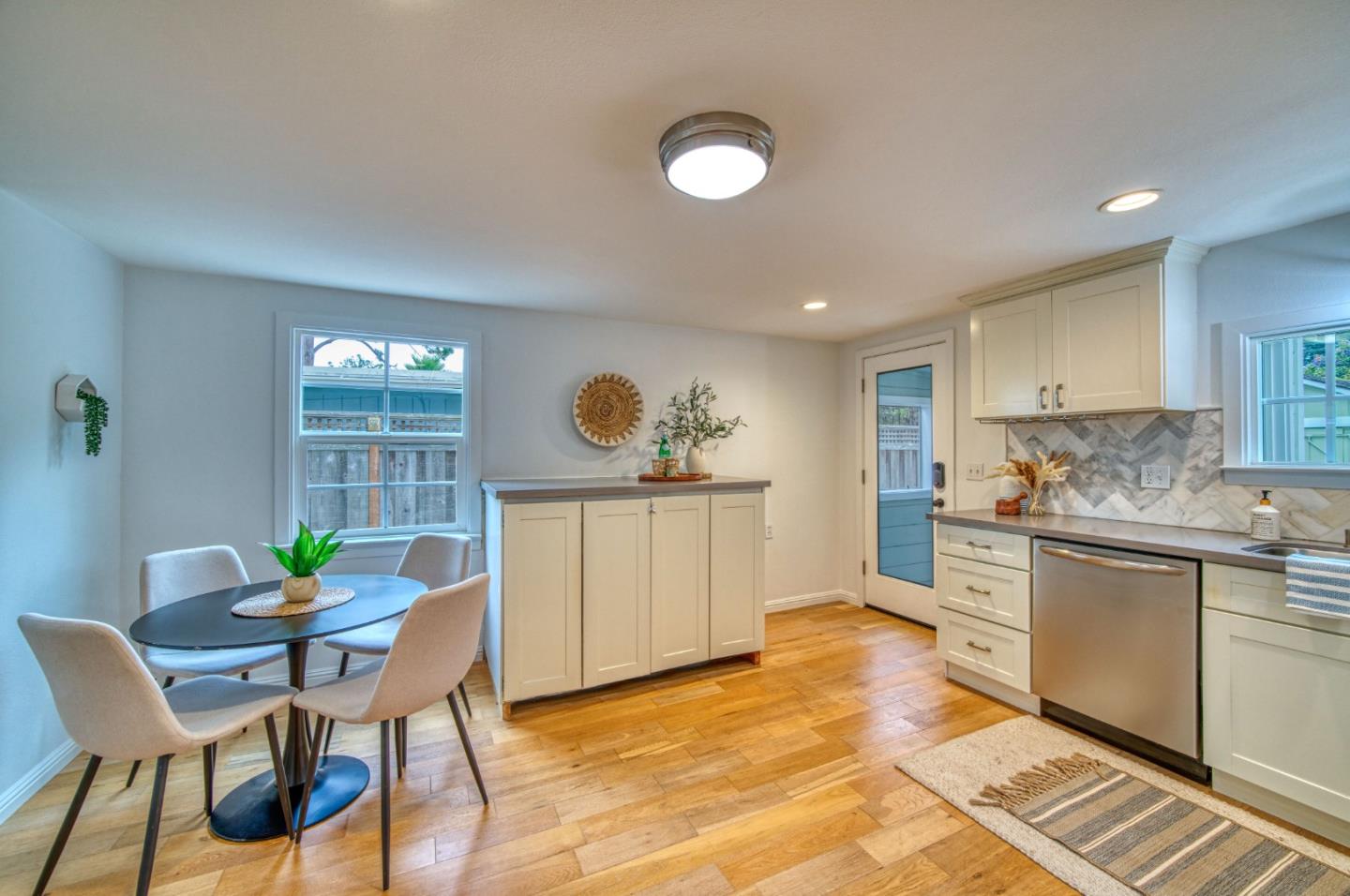 Detail Gallery Image 9 of 37 For 1749 43rd Ave, Capitola,  CA 95010 - 2 Beds | 1 Baths