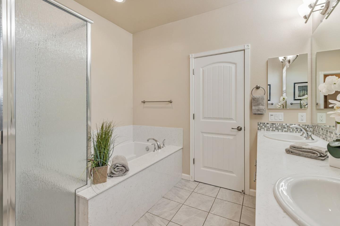 Detail Gallery Image 23 of 29 For 103 Springtime Cir, Hollister,  CA 95023 - 4 Beds | 2/1 Baths