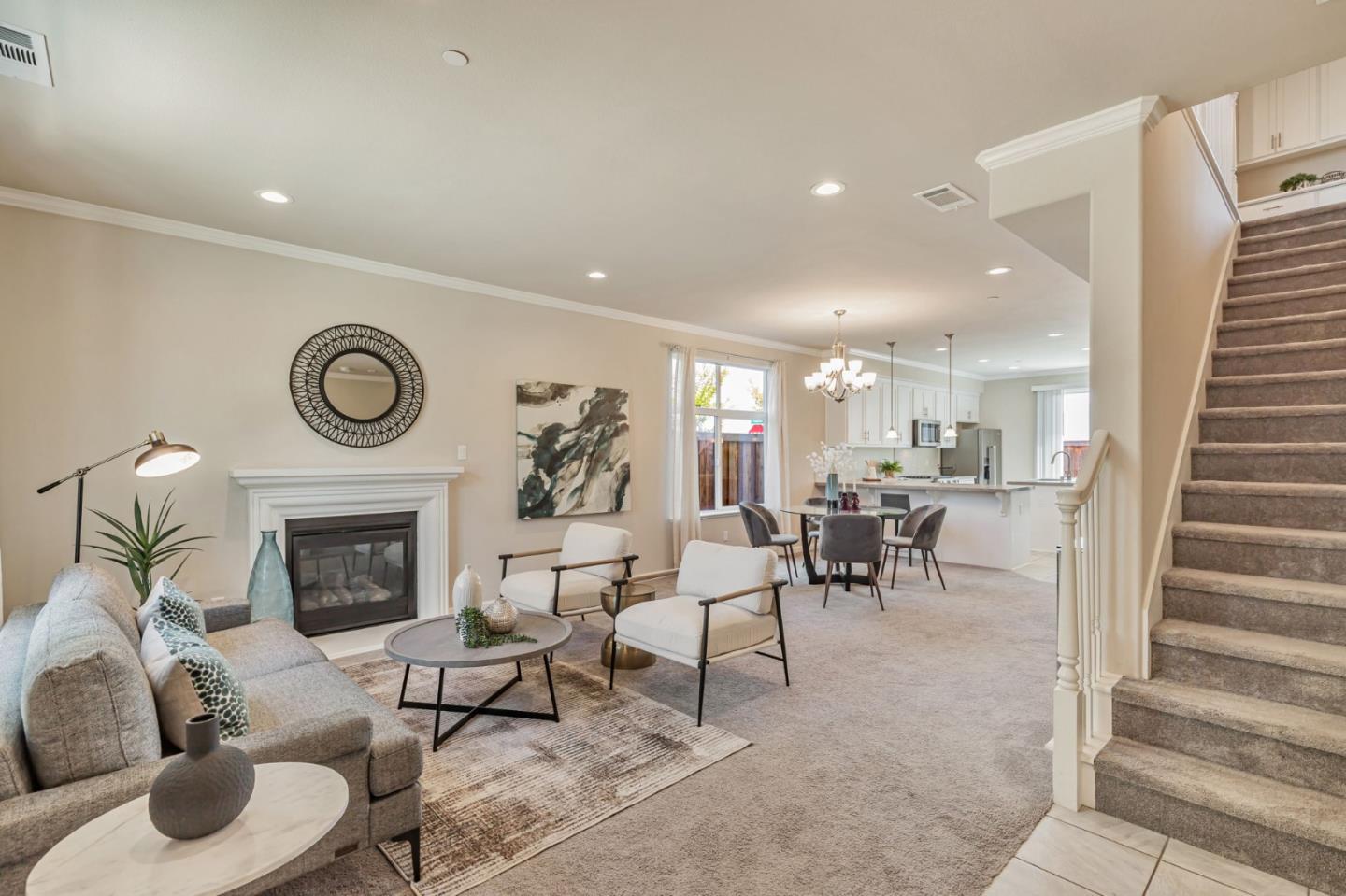 Detail Gallery Image 3 of 29 For 103 Springtime Cir, Hollister,  CA 95023 - 4 Beds | 2/1 Baths