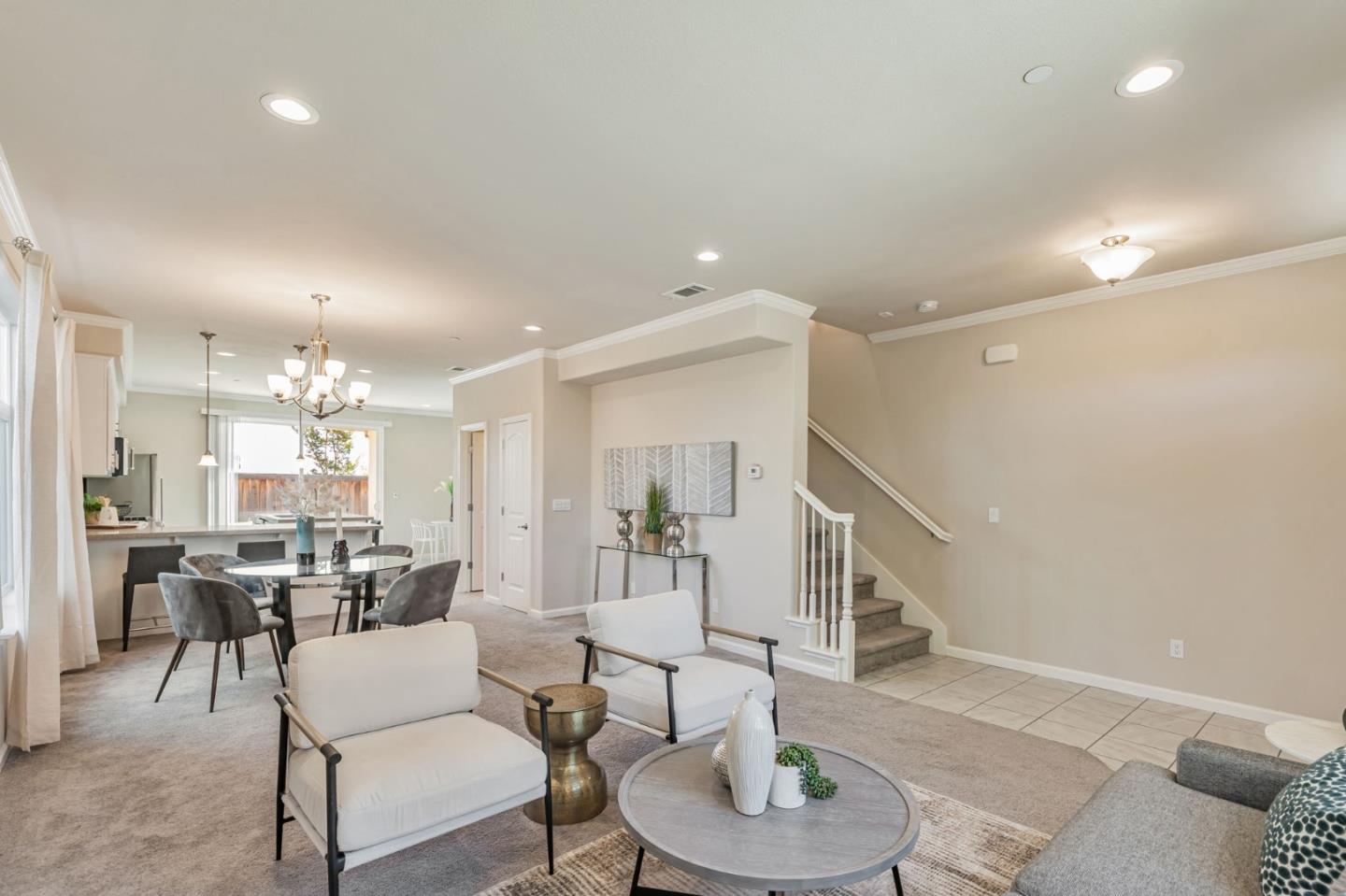 Detail Gallery Image 4 of 29 For 103 Springtime Cir, Hollister,  CA 95023 - 4 Beds | 2/1 Baths