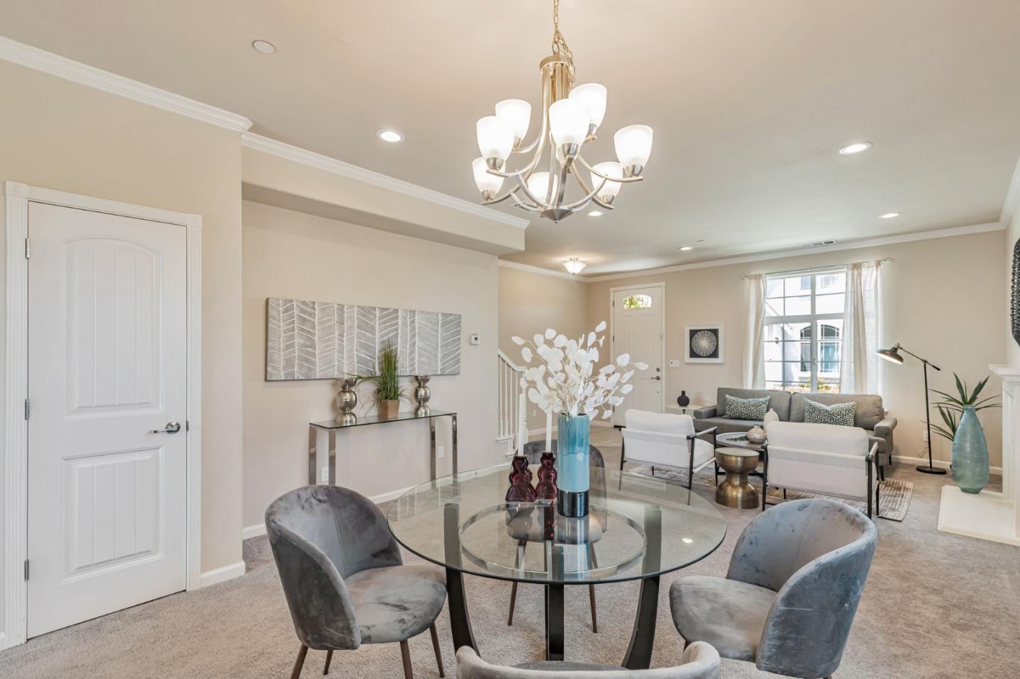 Detail Gallery Image 5 of 29 For 103 Springtime Cir, Hollister,  CA 95023 - 4 Beds | 2/1 Baths