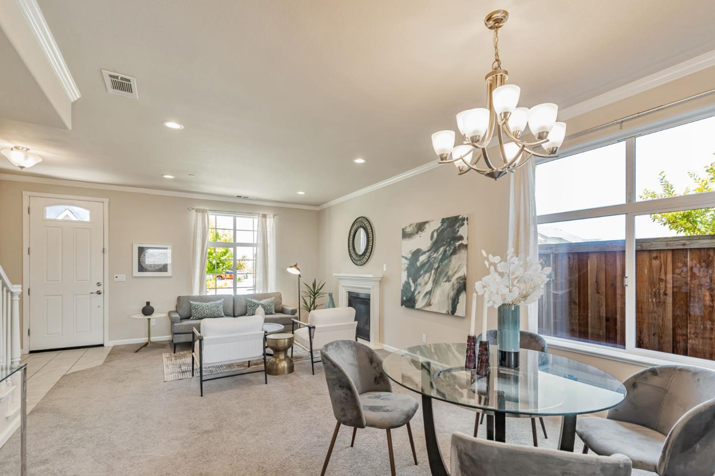 Detail Gallery Image 6 of 29 For 103 Springtime Cir, Hollister,  CA 95023 - 4 Beds | 2/1 Baths