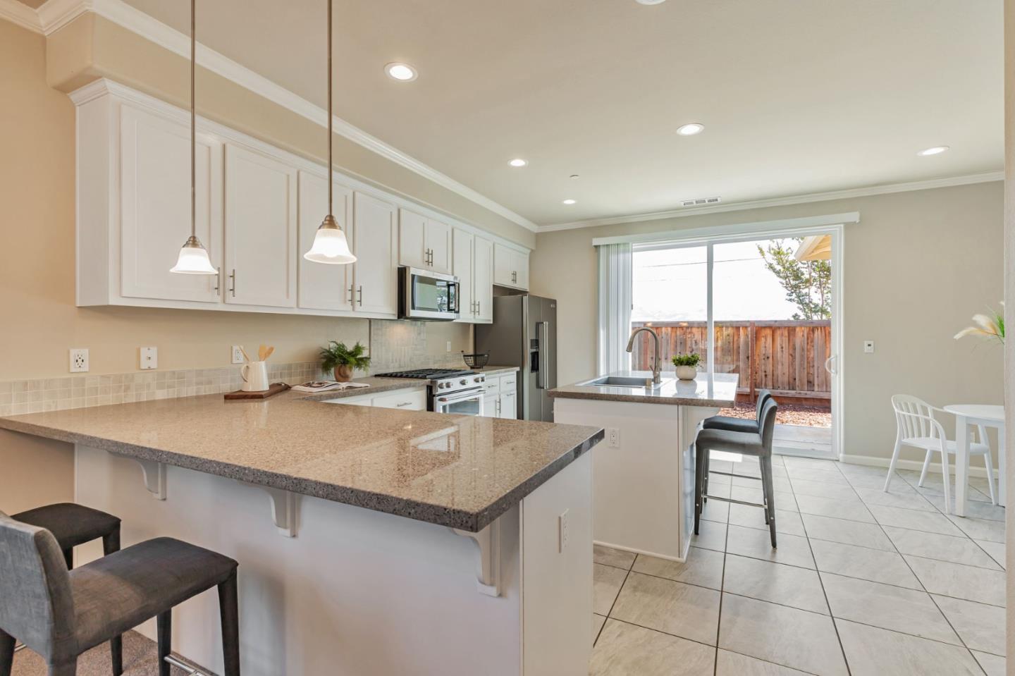 Detail Gallery Image 7 of 29 For 103 Springtime Cir, Hollister,  CA 95023 - 4 Beds | 2/1 Baths