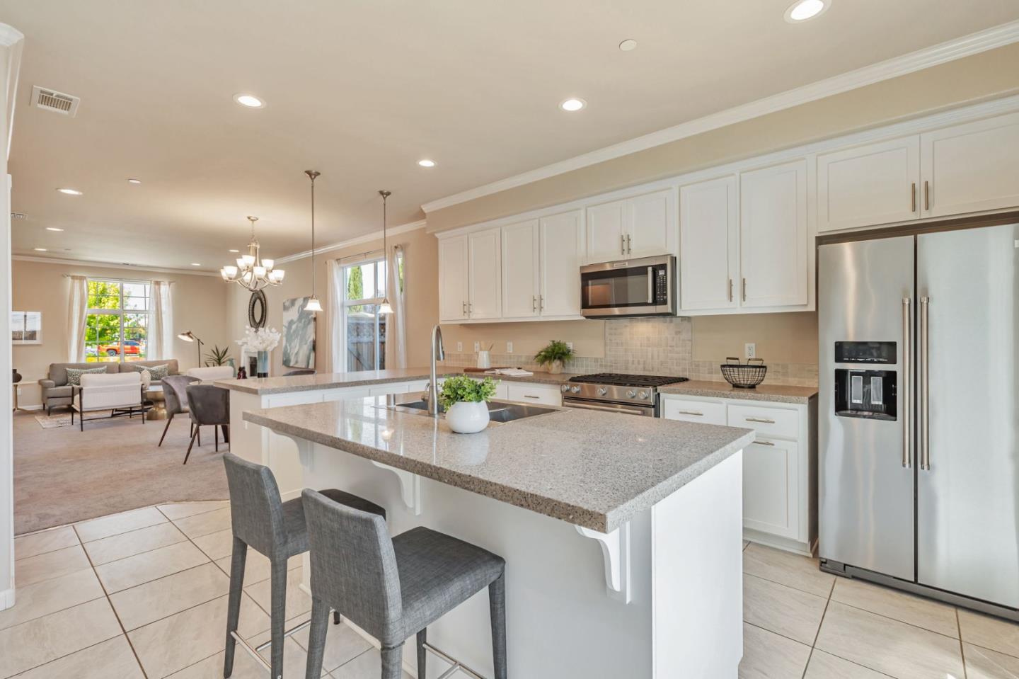 Detail Gallery Image 8 of 29 For 103 Springtime Cir, Hollister,  CA 95023 - 4 Beds | 2/1 Baths
