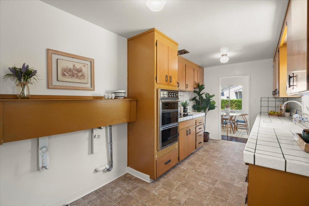 Detail Gallery Image 14 of 32 For 543 Crawford Dr, Sunnyvale,  CA 94087 - 3 Beds | 1/1 Baths